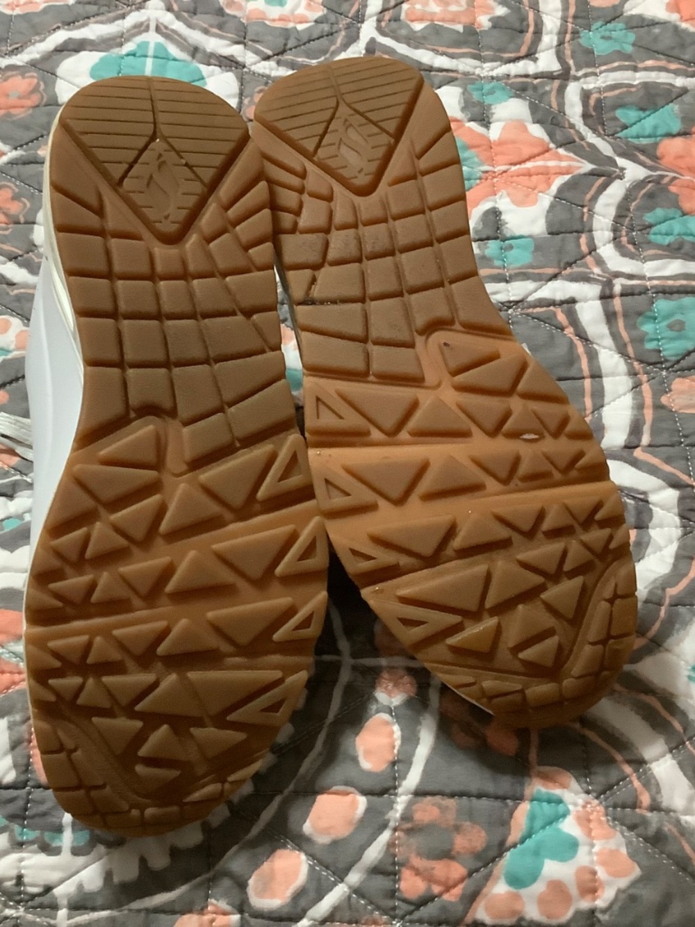 Sketchers size 8 shoes. - Picture 5 of 5